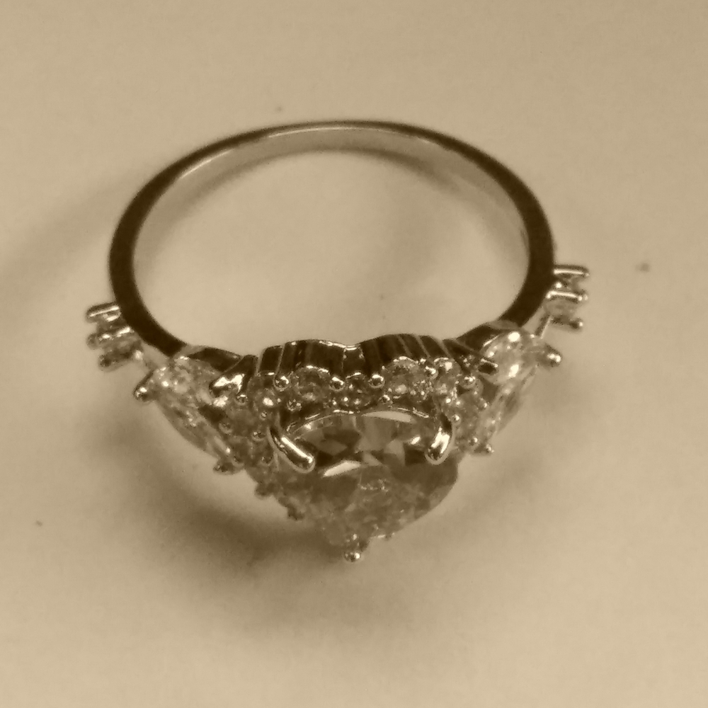 Woman's ring - Picture 3 of 5